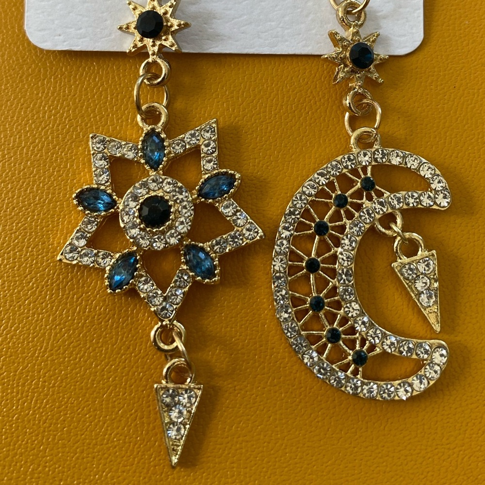 ✨🌙HOST PICK🍸🌙✨ Moon & Stars earrings_NWT✨ - Picture 3 of 6